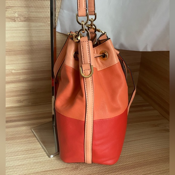 💥😍SUPER  MICHAEL KORS BUCKET DOTTIE COLOR BLOCK GRAPEFRUIT & PINK LEATHER BAG - Picture 5 of 15